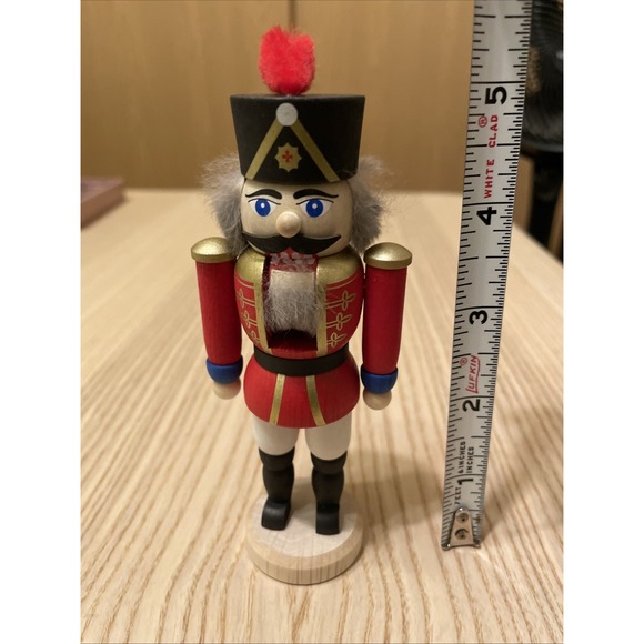 Seiffener Volkskunst German nutcracker